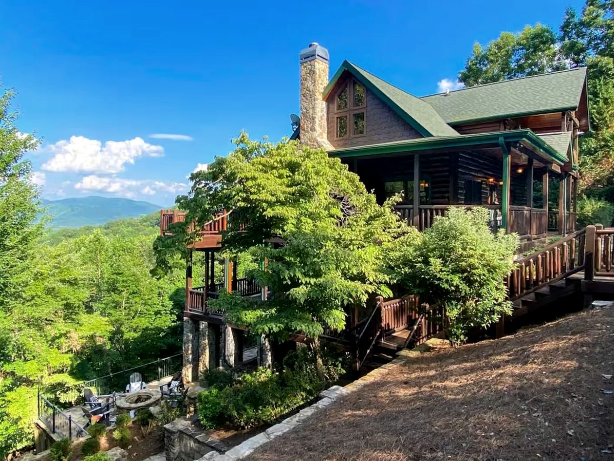 A mountain lodge member property in Blue Ridge, Georgia